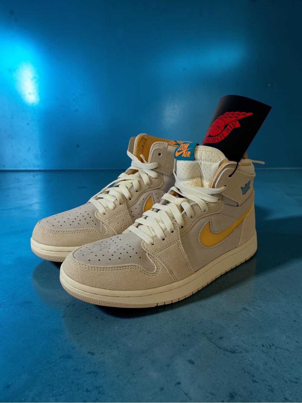 Air Jordan 1 Zoom Comfort
2 High Light Orewood Citrus size 7M